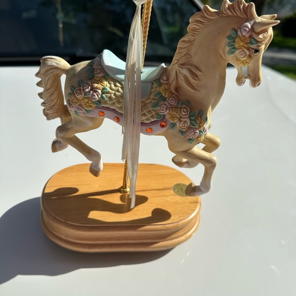 Vintage carousel - Picture 2 of 9